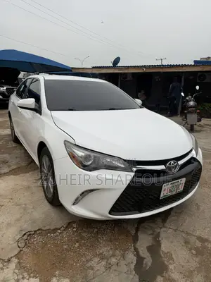 Toyota Camry SE 4dr Sedan (2.5L 4cyl 6A) 2016 White