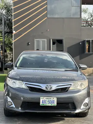 Toyota Camry XLE V6 4dr Sedan (3.5L 6cyl 6A) 2013 Gray