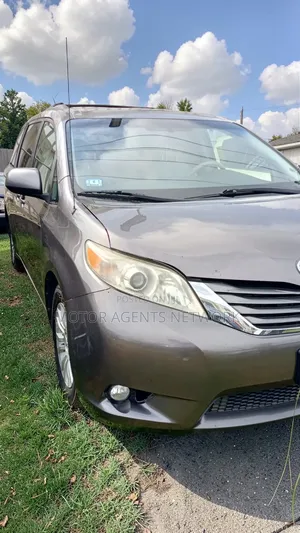 Toyota Sienna 2011 Gray