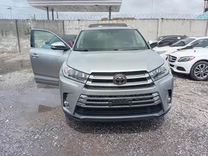 Toyota Highlander XLE 4x2 V6 (3.5L 6cyl 8A) 2018 Silver