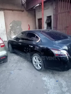 Nissan Maxima 2012 Black