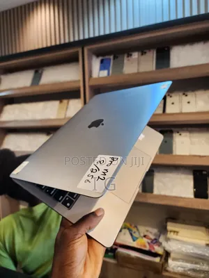 New Laptop Apple MacBook Pro 2022 M2 8GB Apple M2 SSD 256GB