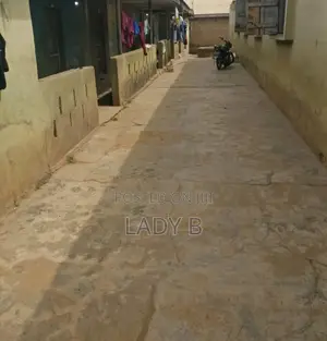 20bdrm Apartment in Eleyele for sale