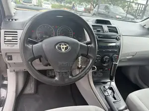Toyota Corolla LE 4dr Sedan (1.8L 4cyl 4A) 2012 Black