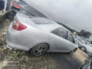 Toyota Camry LE 4dr Sedan (2.5L 4cyl 6A) 2013 Silver