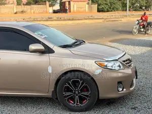 Toyota Corolla 2013 Gold