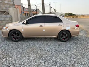 Toyota Corolla 2013 Gold