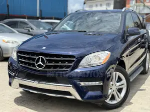 Mercedes-Benz M Class ML350 4MATIC 4dr SUV AWD (3.5L 6cyl 7A) 2015 Blue