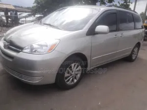 Toyota Sienna 2005 Silver