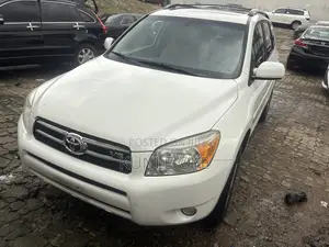 Toyota RAV4 Limited 2009 White