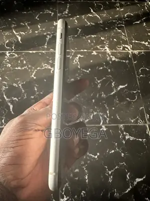 Apple iPhone XR 64 GB White