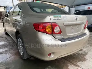 Toyota Corolla LE 4dr Sedan (1.8L 4 cyl 4A) 2009 Gold