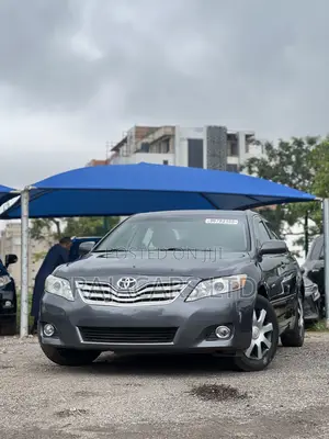 Toyota Camry XLE 4dr Sedan (2.5L 4cyl 6A) 2011 Gray
