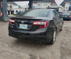 Toyota Camry SE 4dr Sedan (2.5L 4cyl 6A) 2013 Black