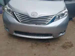 Toyota Sienna XLE 8 Passenger 2011 Blue