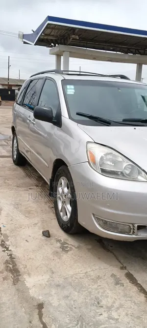 Toyota Sienna 2005 Silver