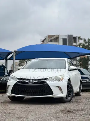 Toyota Camry SE 4dr Sedan (2.5L 4cyl 6A) 2016 White