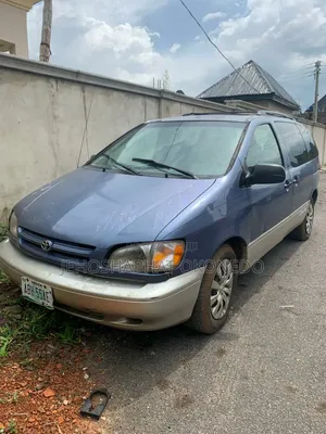 Toyota Sienna LE 2002 Blue