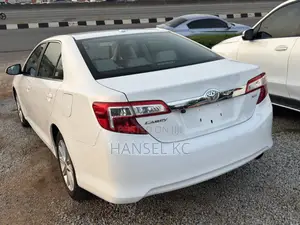 Toyota Camry XLE 4dr Sedan (2.5L 4cyl 6A) 2013 White