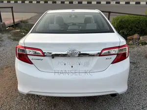 Toyota Camry XLE 4dr Sedan (2.5L 4cyl 6A) 2013 White