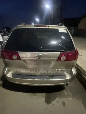 Toyota Sienna 2005 Gold