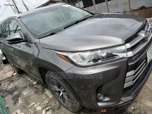 Toyota Highlander XLE V6 4x4 (3.5L 6cyl 6A) 2016 Gray