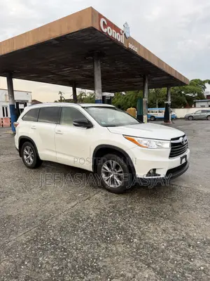 Toyota Highlander XLE 4dr SUV AWD (3.5L 6cyl 6A) 2015 White