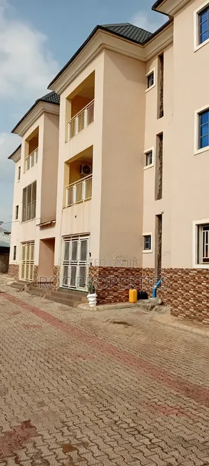 3bdrm Block of Flats in Durumi for rent