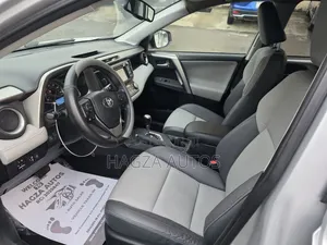 Toyota RAV4 Limited 4dr SUV AWD (2.5L 4cyl 6A) 2015 Silver