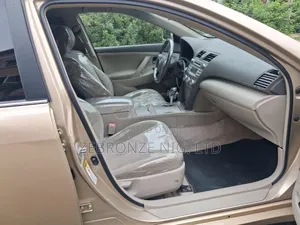 Toyota Camry LE 4dr Sedan (2.5L 4cyl 6AM) 2010 Gold