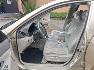 Toyota Camry LE 4dr Sedan (2.5L 4cyl 6AM) 2010 Gold