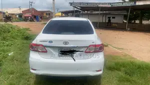 Toyota Corolla LE 4dr Sedan (1.8L 4cyl 4A) 2012 White