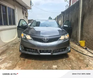 Toyota Camry SE 4dr Sedan (2.5L 4cyl 6A) 2013 Gray