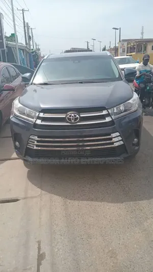 Toyota Highlander XLE 2019 Gray