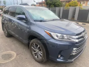 Toyota Highlander XLE 2019 Gray