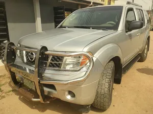 Nissan Pathfinder 2006 Silver