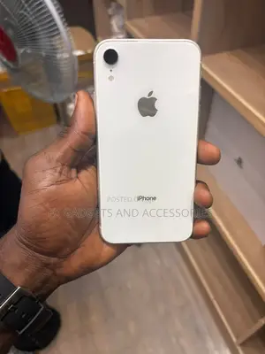Apple iPhone XR 64 GB White