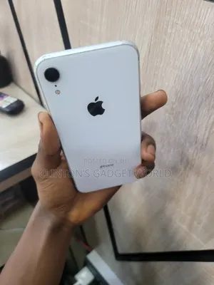 Apple iPhone XR 64 GB White