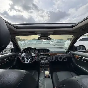 Mercedes-Benz C300 2011 Black
