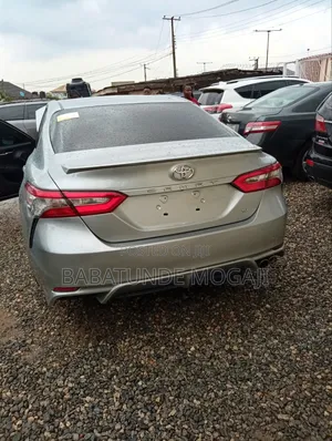 Toyota Camry 2018 Silver