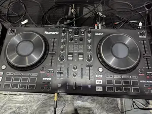 Numark Mixtrack Platinum Fx
