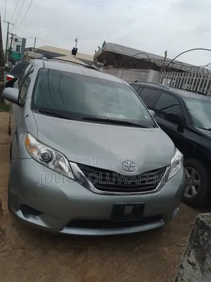 Toyota Sienna 2011 Silver