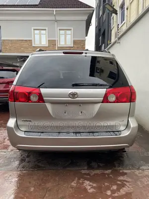 Toyota Sienna 2006 Silver