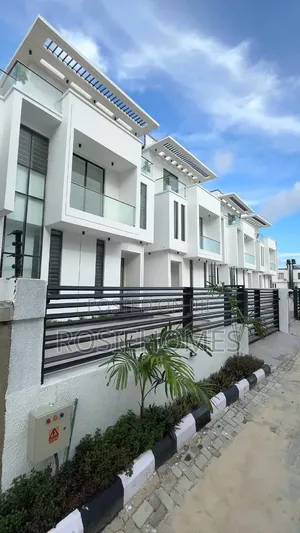 5bdrm Duplex in Garden Estate, Chevron for sale