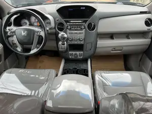 Honda Pilot Touring w/RES/Navi 4WD (3.5L 6cyl 5A) 2012 Black