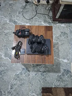 Clean Sony Ps2 Slim With 2 Controllers