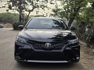 Toyota Camry SE (2.5L 4cyl 8A) 2019 Black