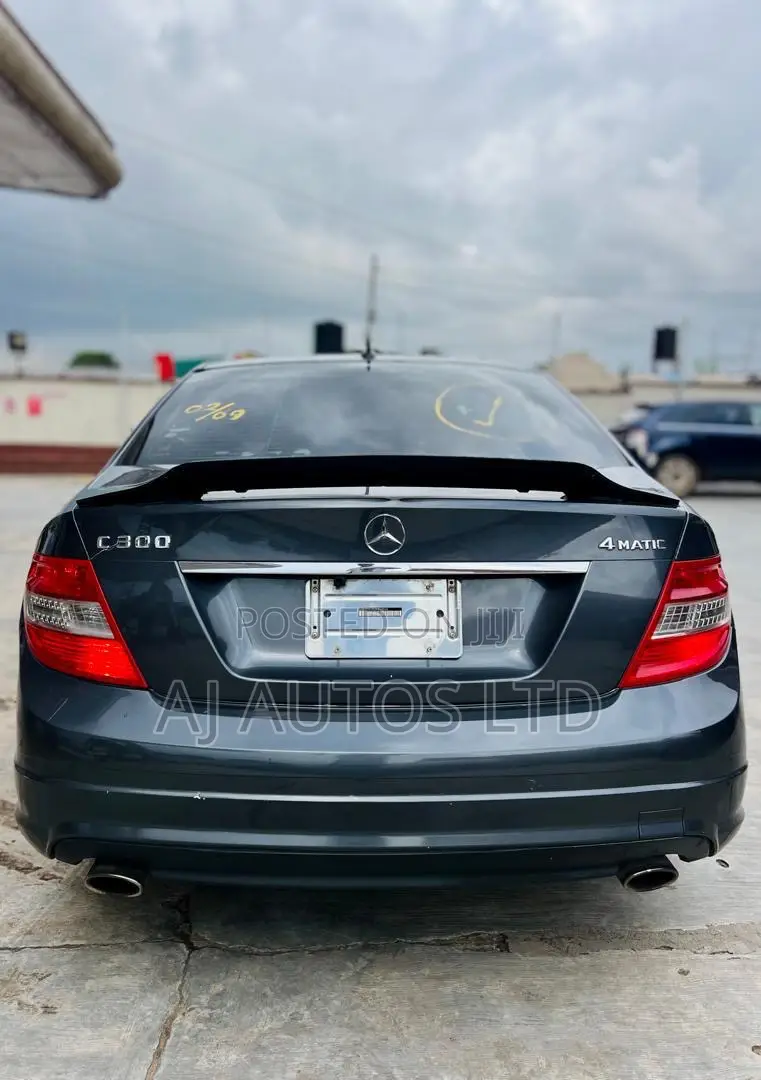 Mercedes-Benz C300 2009 Black