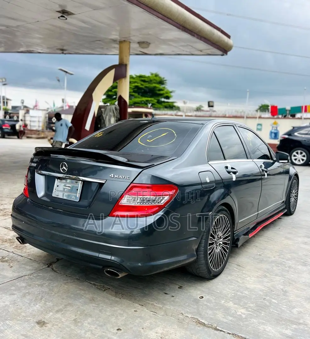 Mercedes-Benz C300 2009 Black