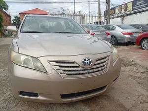 Toyota Camry LE 4dr Sedan (2.4L 4cyl 5A) 2009 Gold